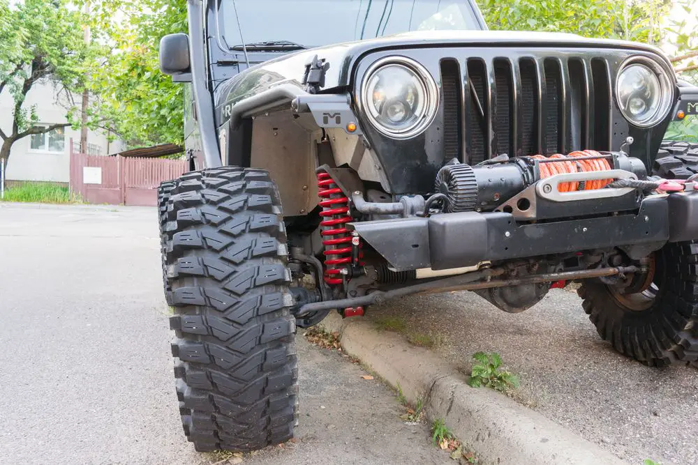 7 Best Winches For Jeep Reviews In 2024 [With FAQs]