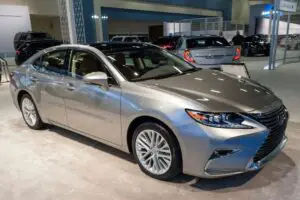 Check the pros and cons of the Lexus ES 350 review