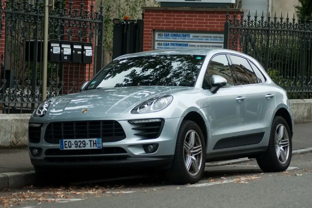 Let's find out which year models of the Porsche Macan are good SUV vehicles through my comparison guide