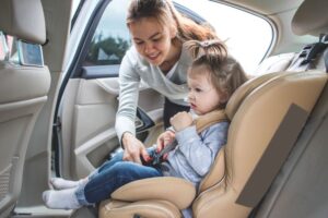 How old does your kid have to be to sit in the front seat of a car in Tennessee? I explain everything you need to know in my guide